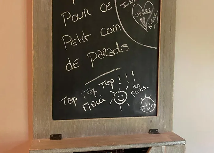 D'hotes Du Domaine De La Haute Poignandiere 4*