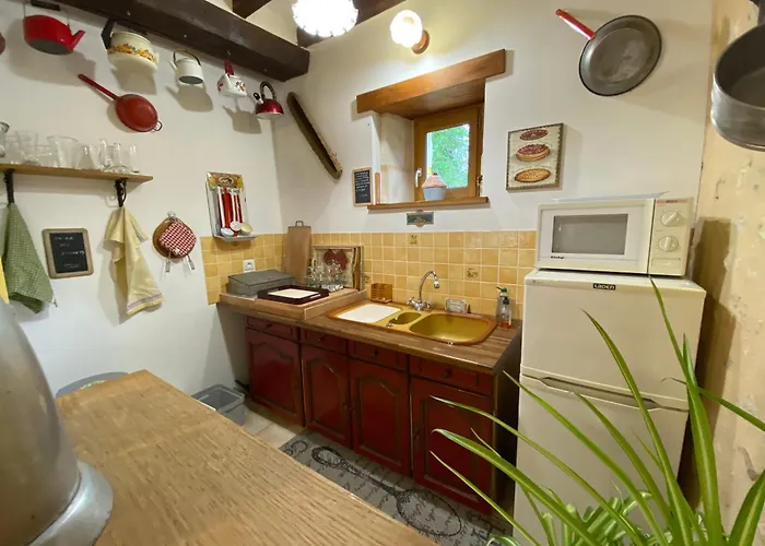 Bed & Breakfast D'hotes Du Domaine De La Haute Poignandiere 4*