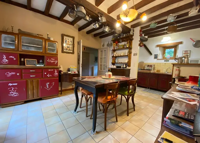 D'hotes Du Domaine De La Haute Poignandiere Bed & Breakfast 4*