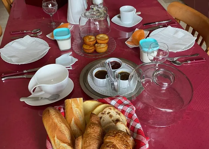 D'hotes Du Domaine De La Haute Poignandiere Bed & Breakfast