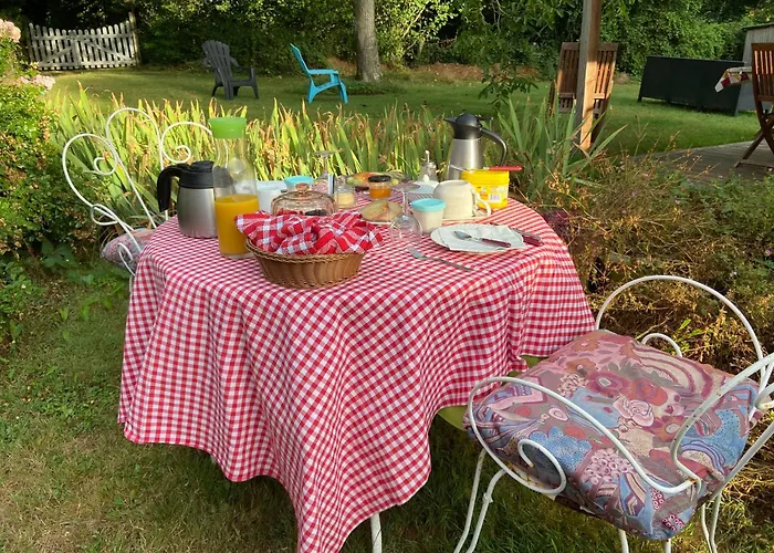 D'hotes Du Domaine De La Haute Poignandiere Bed & Breakfast